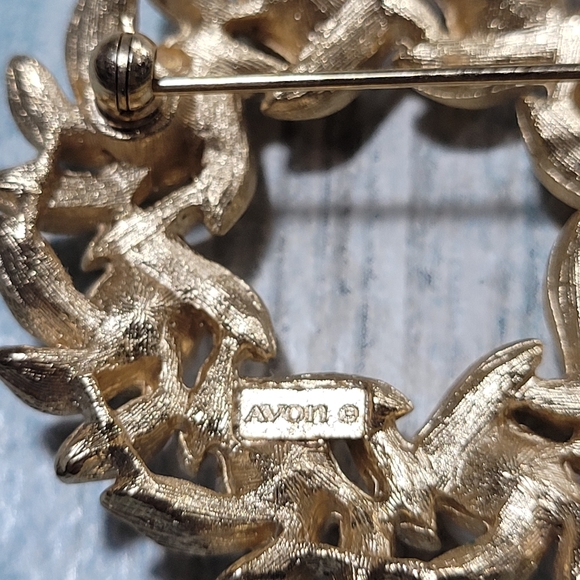 Vintage AVON Pearl Wreath Brooch. - Picture 3 of 6